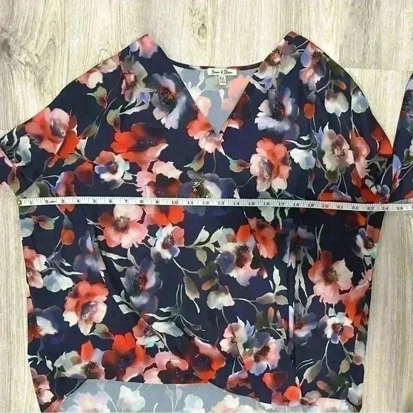 Emma & Olivia Floral Blouse Long Bell Sleeve Hi Low Crossover Front Size XL - Picture 5 of 6